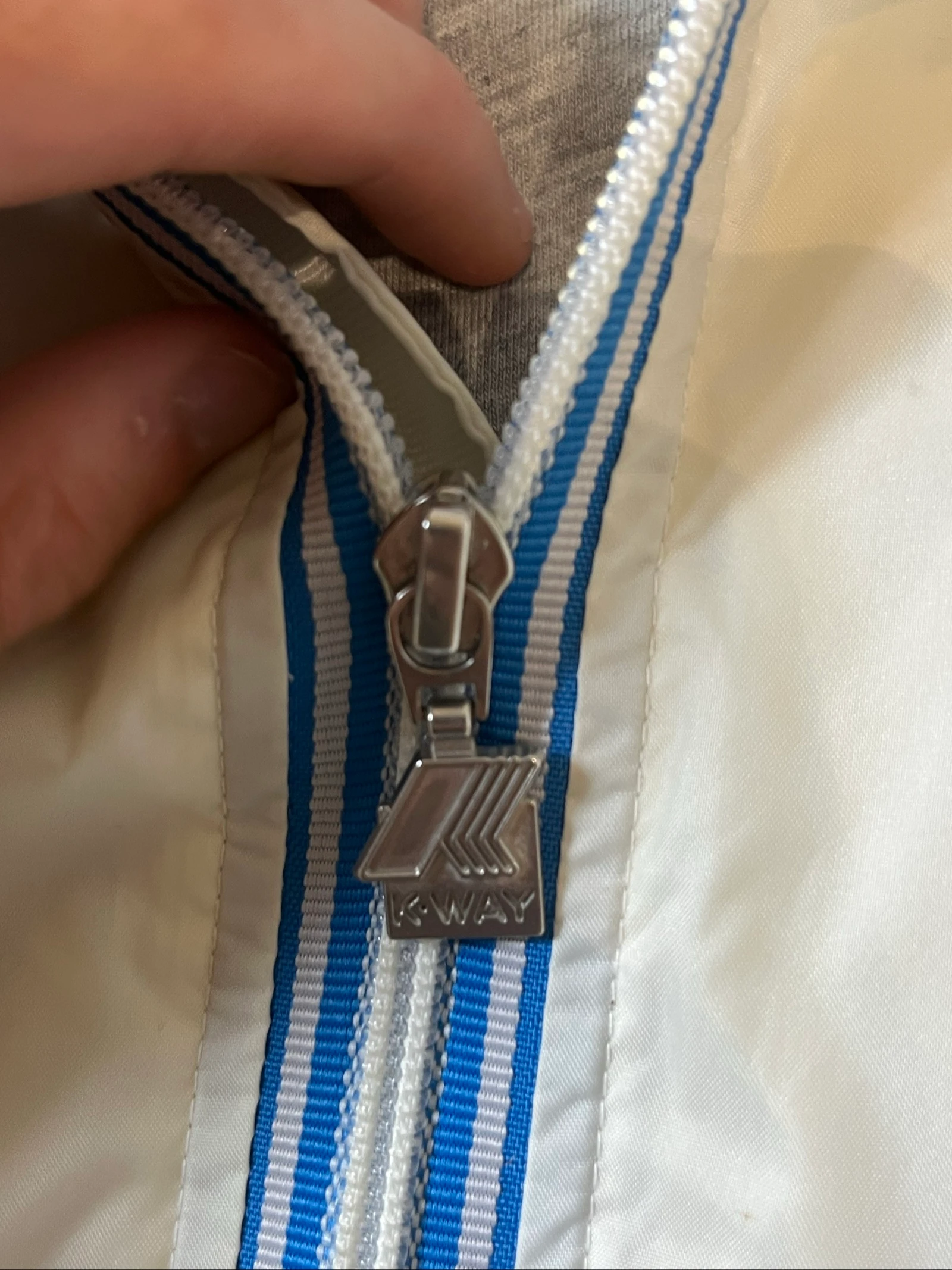 Witte windjas met geborduurd logo opstaande kraag - K-Way - maat M - goede staat – photo 3